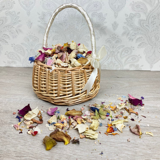 Wicker confetti basket with 1.5L Natural Confetti