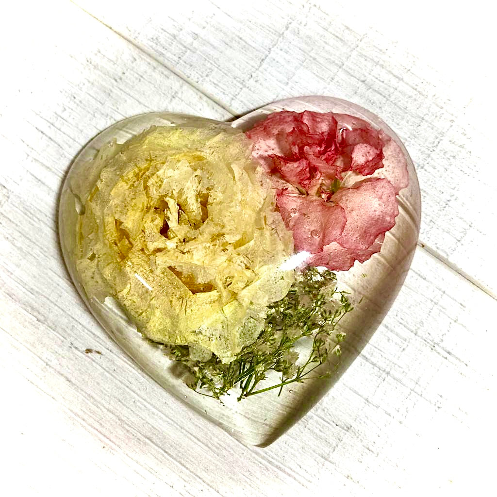Flower Preservation puffy heart paperweight