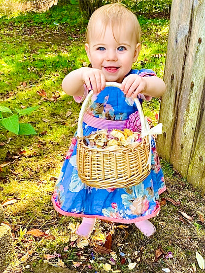 Wicker confetti basket with 1.5L Natural Confetti