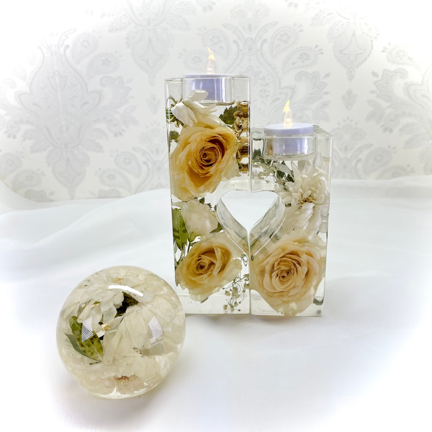 Flower Preservation twin heart tealight holder