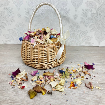 Wicker confetti basket with 1.5L Natural Confetti