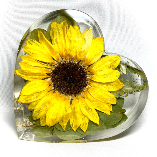 15cm freestanding heart containing a large sunflower and foliage
