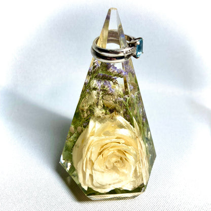 Flower Preservation faceted ring holder